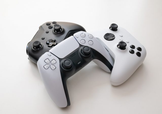 Can you use an Xbox Controller on a PS4 (Playstation) and vice versa?