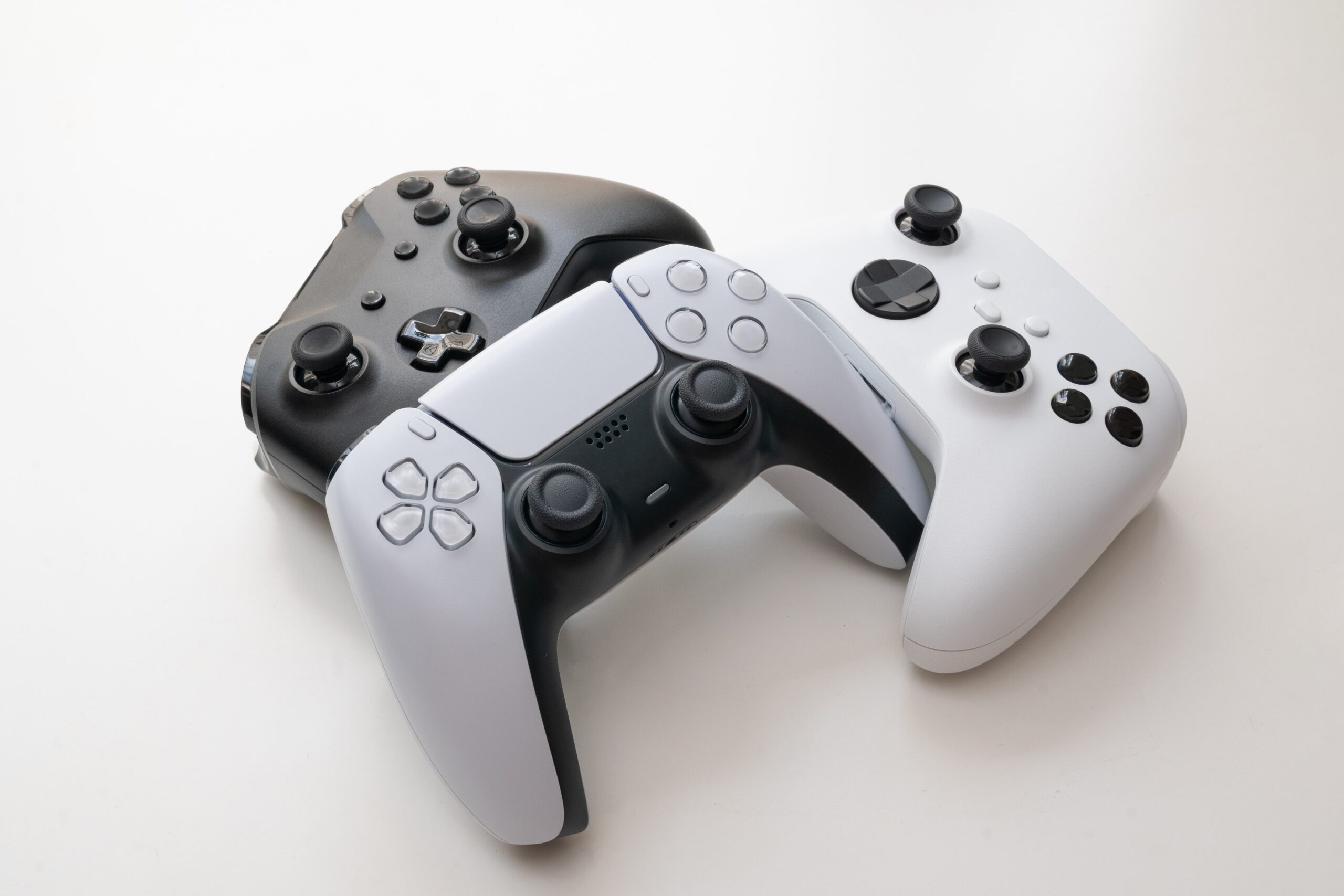 Can you use an Xbox Controller on a PS4 (Playstation) and vice versa?